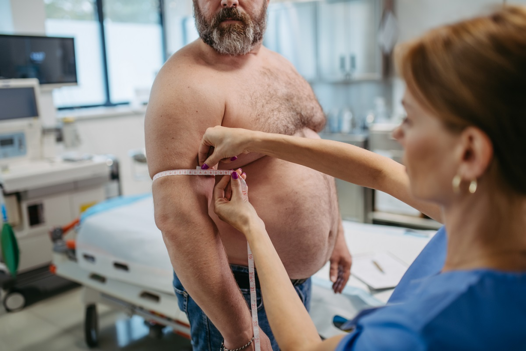 Związek między niskim testosteronem a wysoką wagą